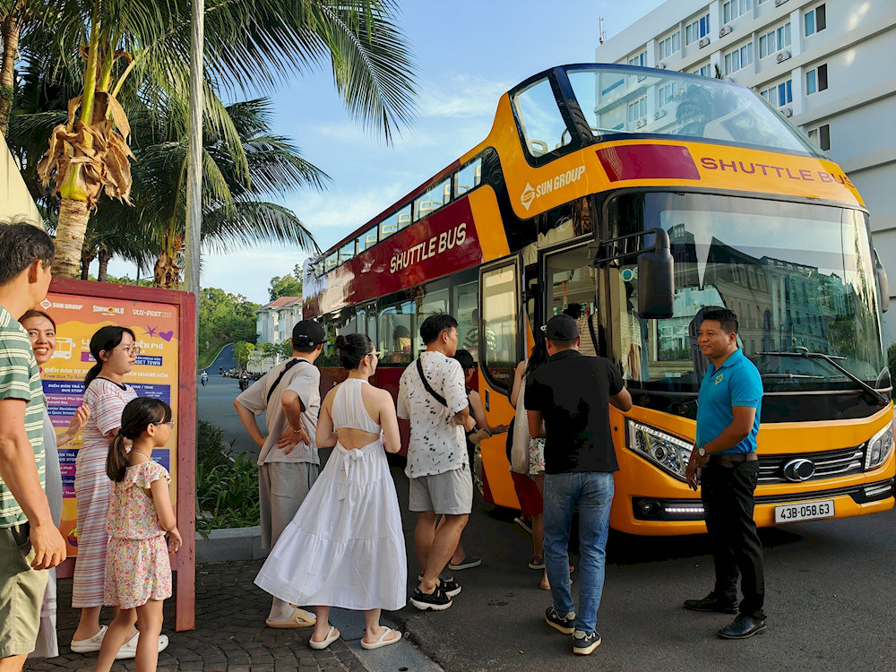 Double-decker bus serving tourists to explore Phu Quoc